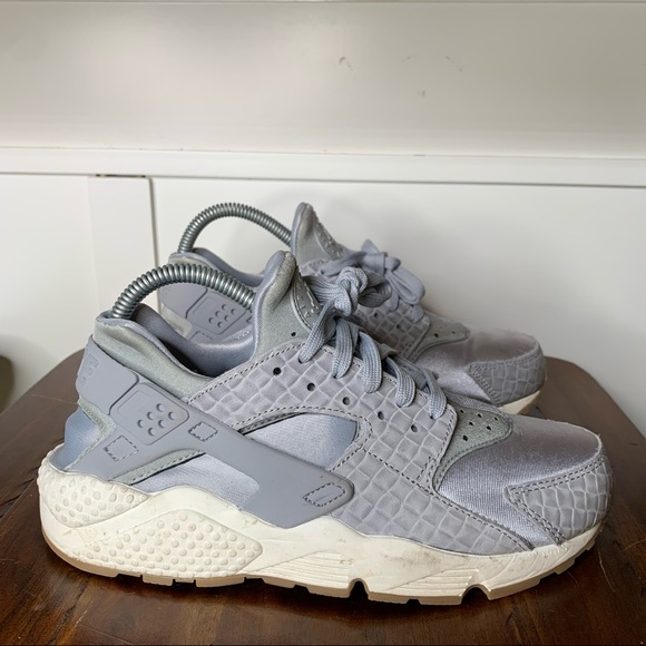 Nike Shoes - Nike Haurache premium sneaker